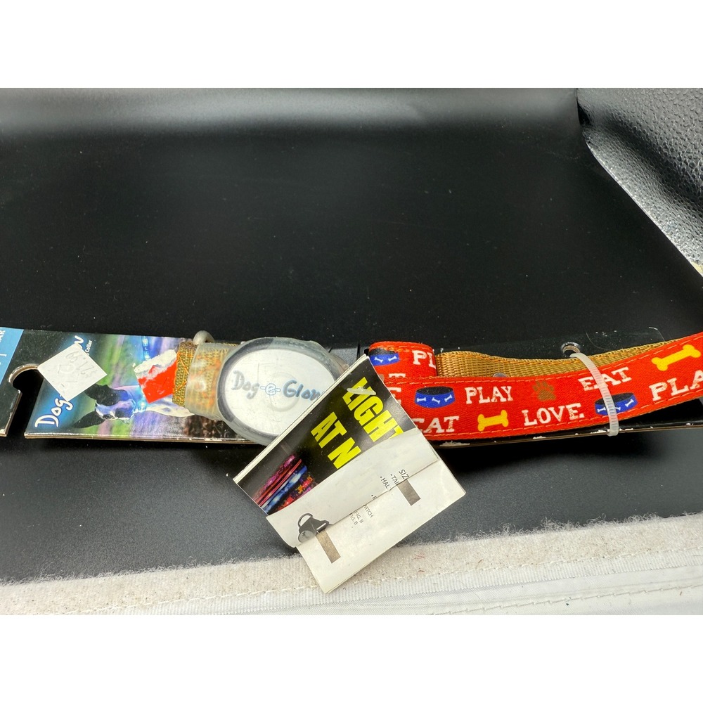 Dog e Glow Light Up Novelty Dog Collar Medium 10-15" NEW Funny‎ Bone Red